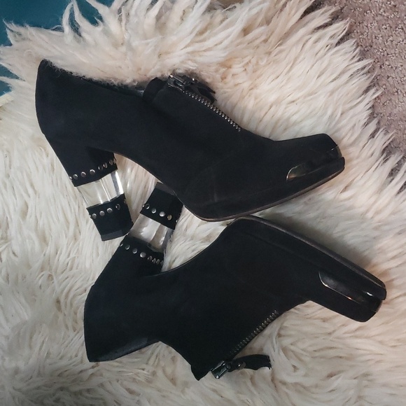 Stuart Weitzman suede leather black pointy toe 4.5" heels - Picture 5 of 9